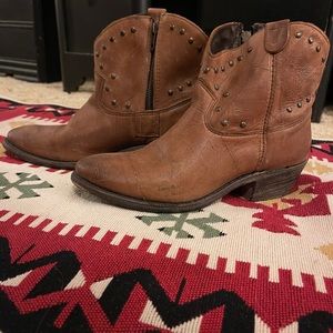 Vintage Shoe Company USA distressed leather studded ankle boots